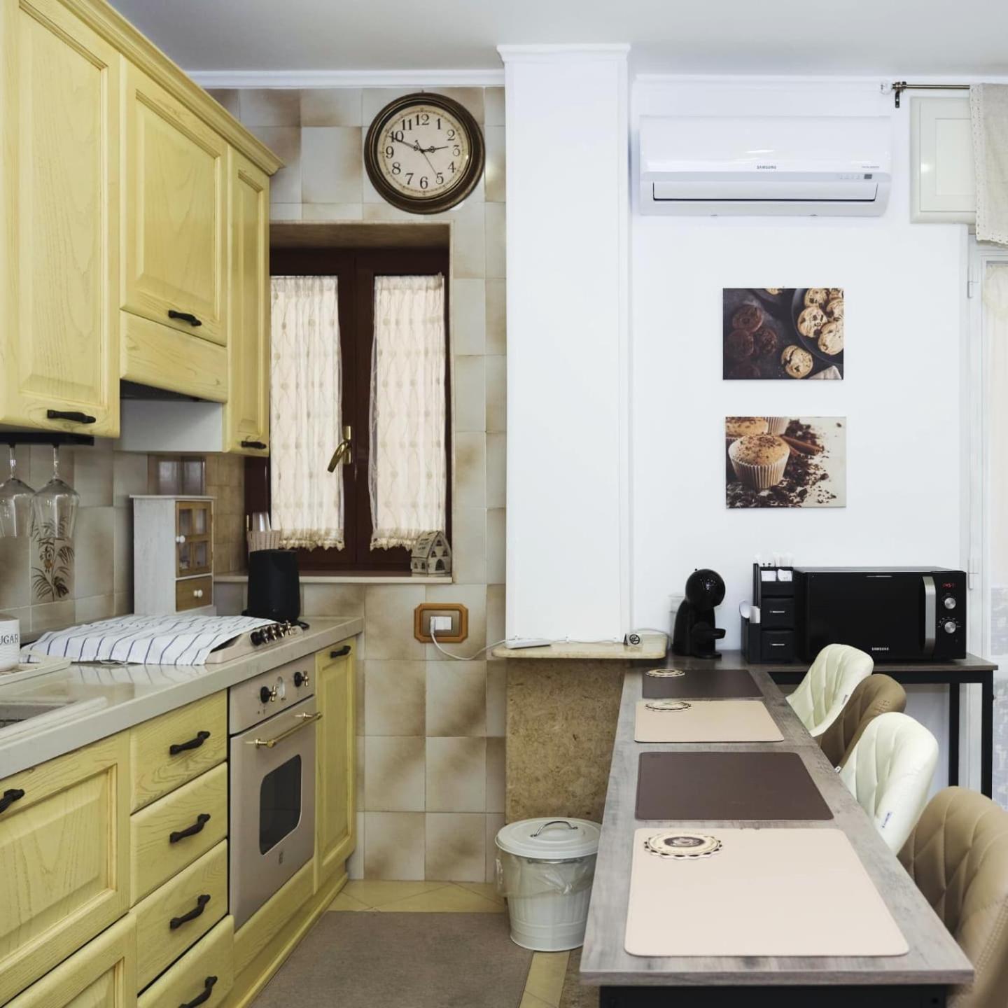 White Butterfly Home Napoli Bagian luar foto