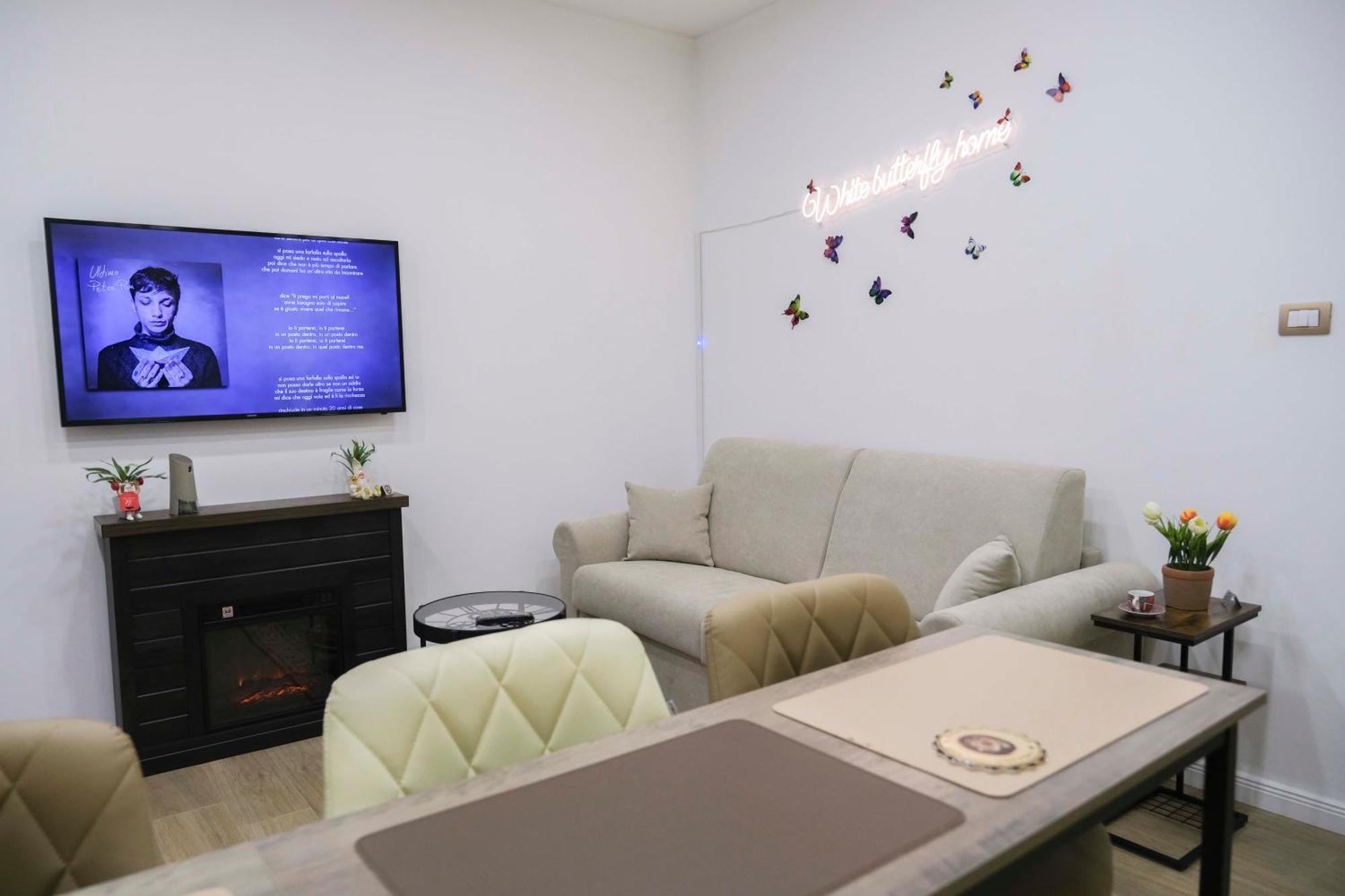 White Butterfly Home Napoli Bagian luar foto