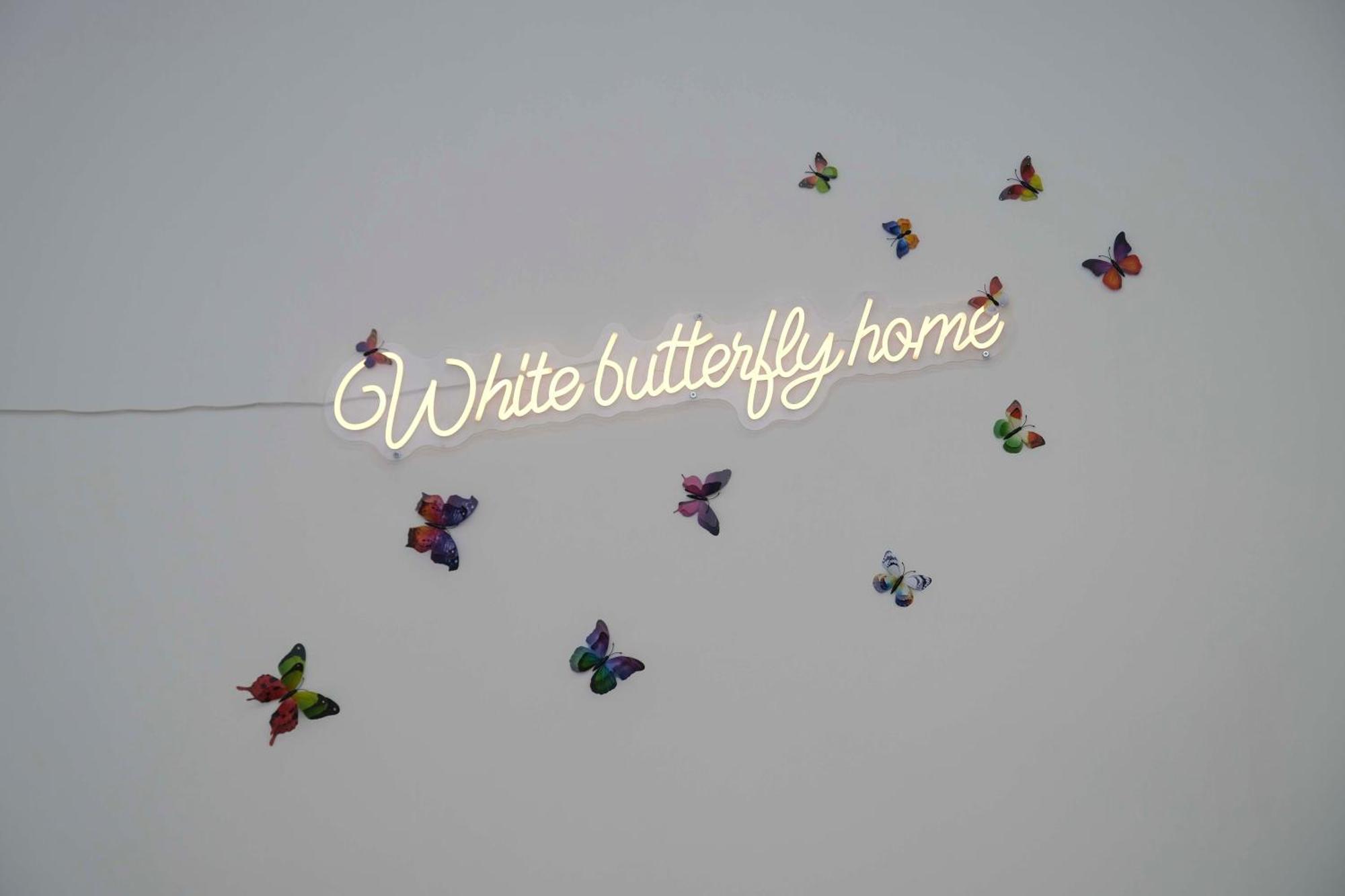 White Butterfly Home Napoli Bagian luar foto